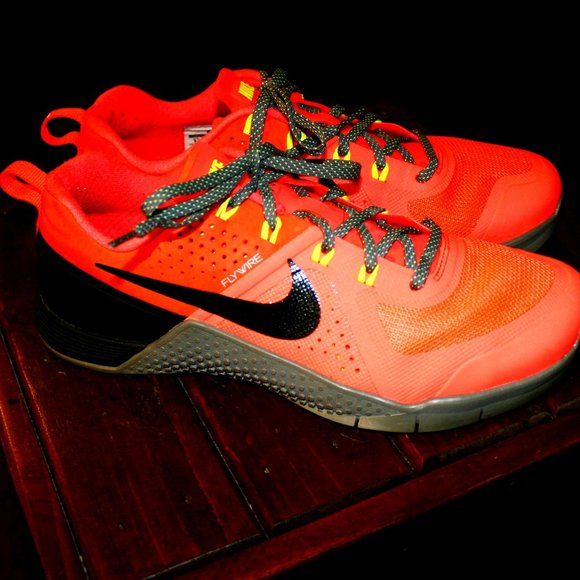 Nike Metcon Hyper-Orange Women's Cross Training Shoes-EXCELLENT CONDITION! - Picture 2 of 9
